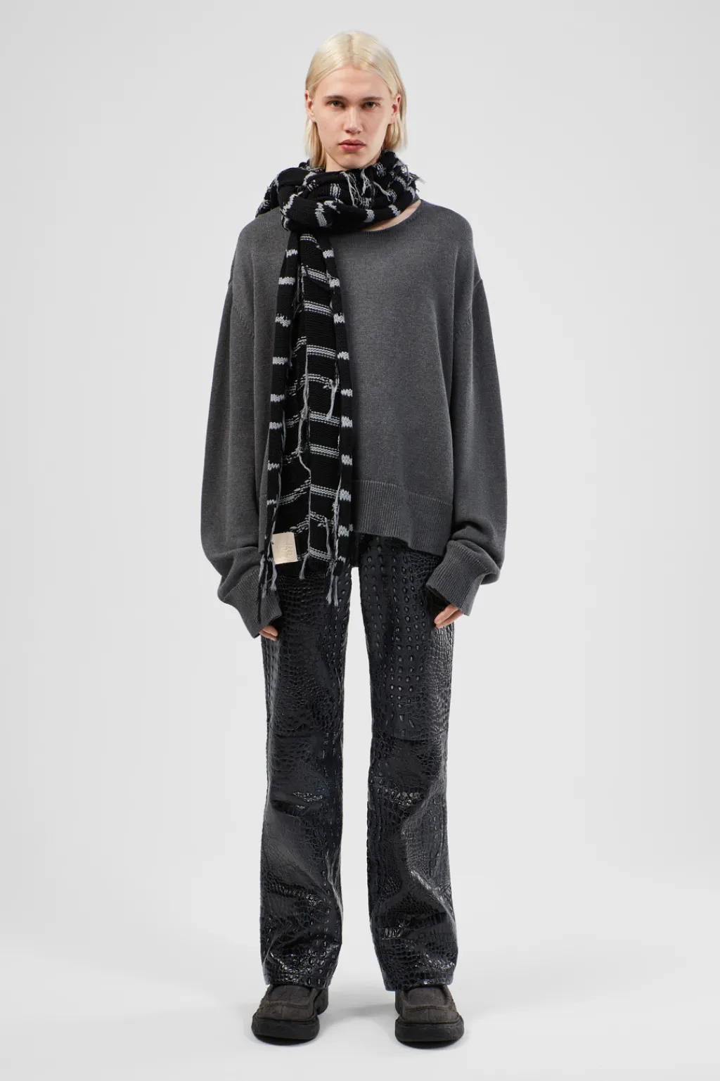 Camper Knit Scarf< Knit