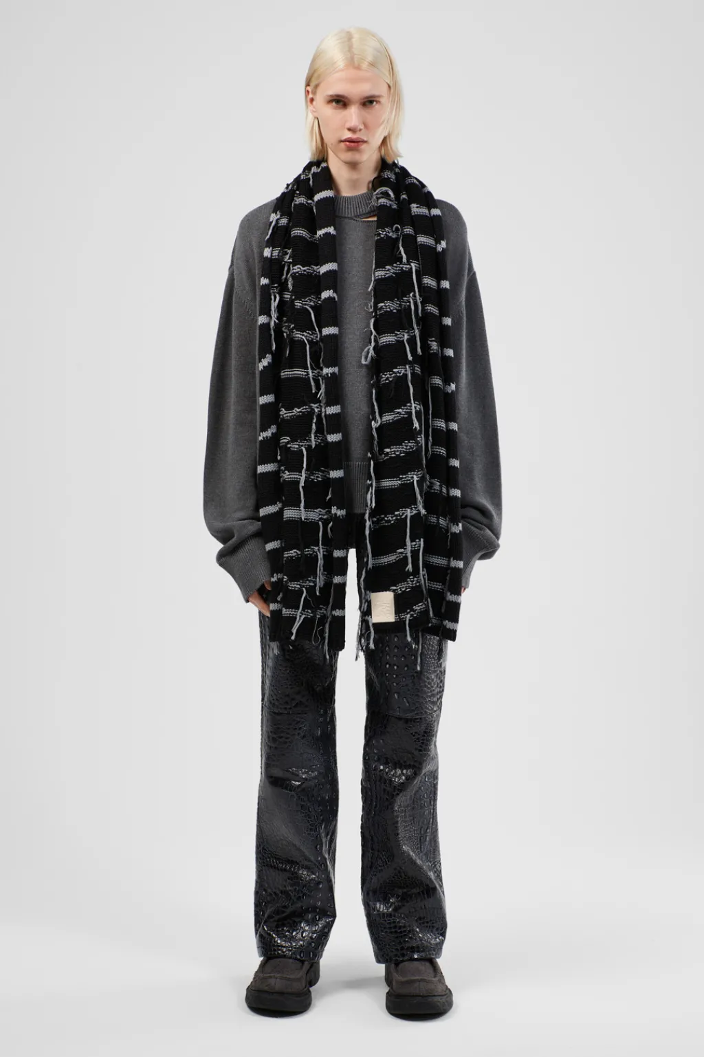 Camper Knit Scarf< Knit